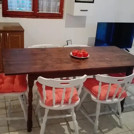 Angela Apartman