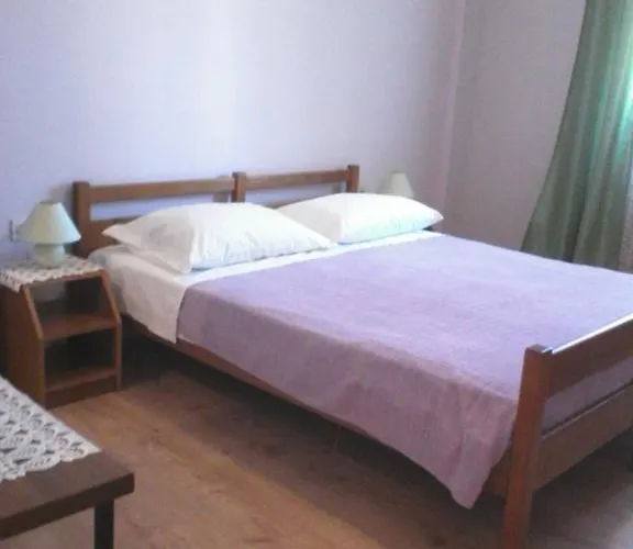 Angela Biograd Na Moru