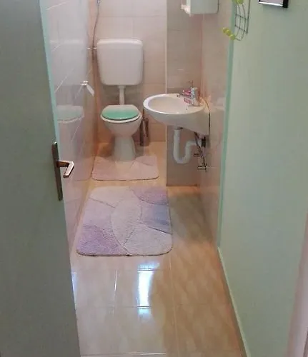 Angela ビオグラード・ナ・モル