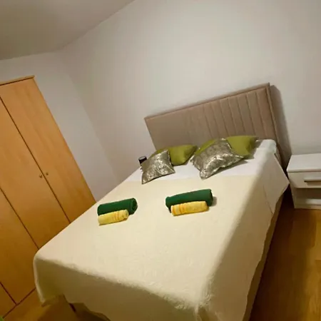 Angela Biograd Na Moru