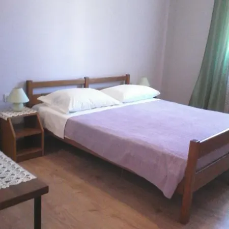 Angela Biograd Na Moru