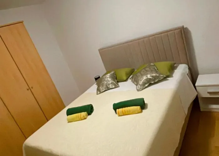 Angela Biograd Na Moru